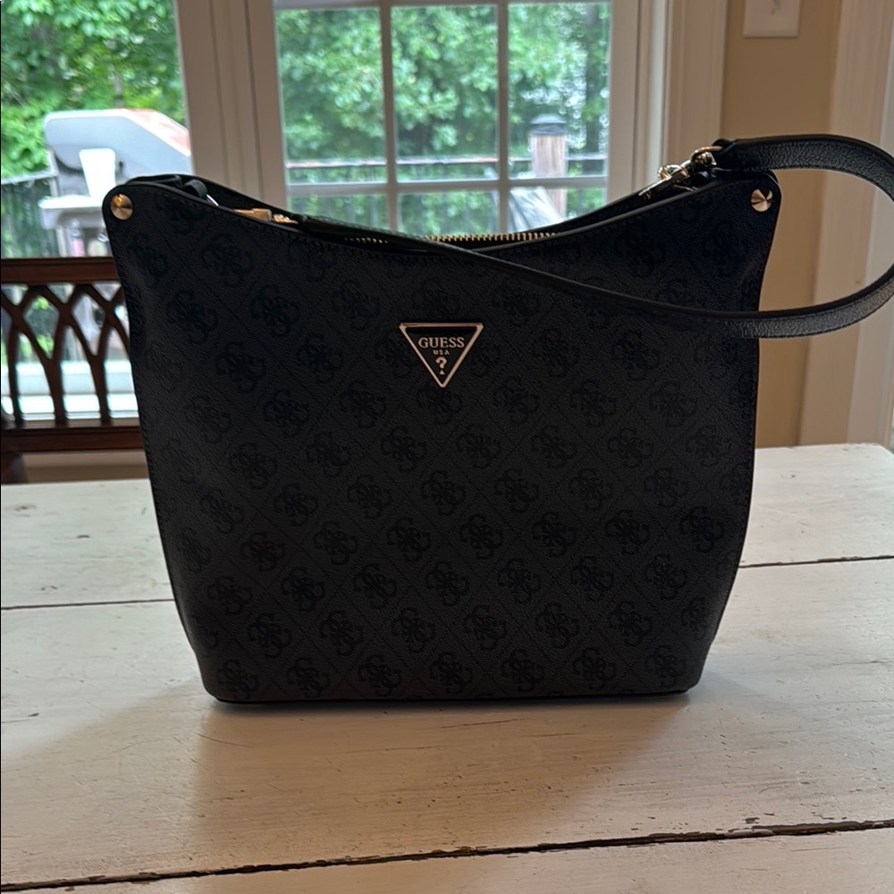 NWOT Guess Black handbag